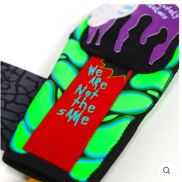 Aria Absolutely Ridiculous “Out of this world” Sliding Mitt! NIB! SOLD OUT!!! - Picture 4 of 5